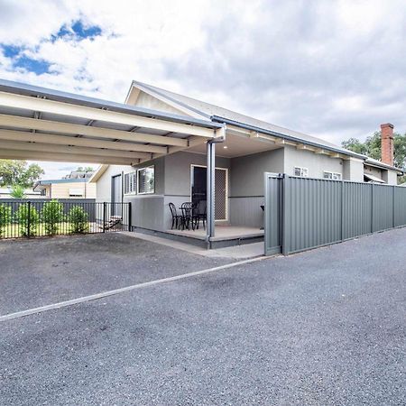 South Dubbo Hideaway - Pet Friendly Villa Exterior photo